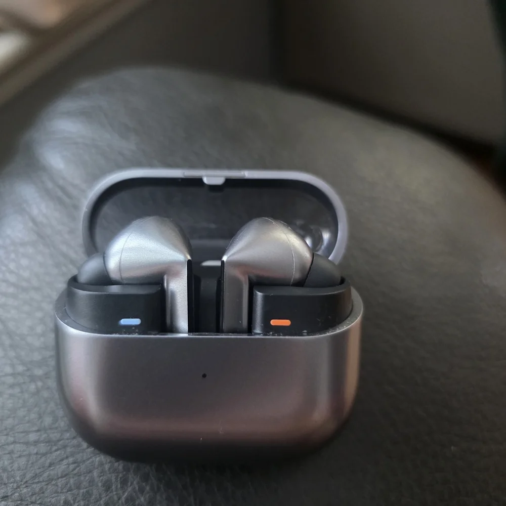 Samsung Earbuds Pro3 Silver Charging Case and Black Earbuds